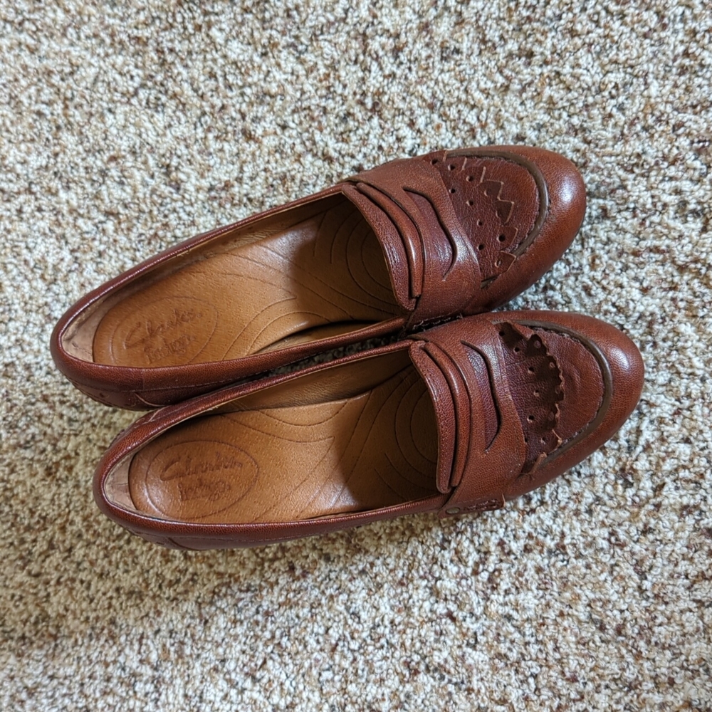 Clarks size 7.5 leather heels